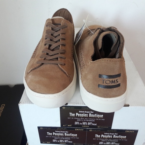 Toms - Picture 2 of 2